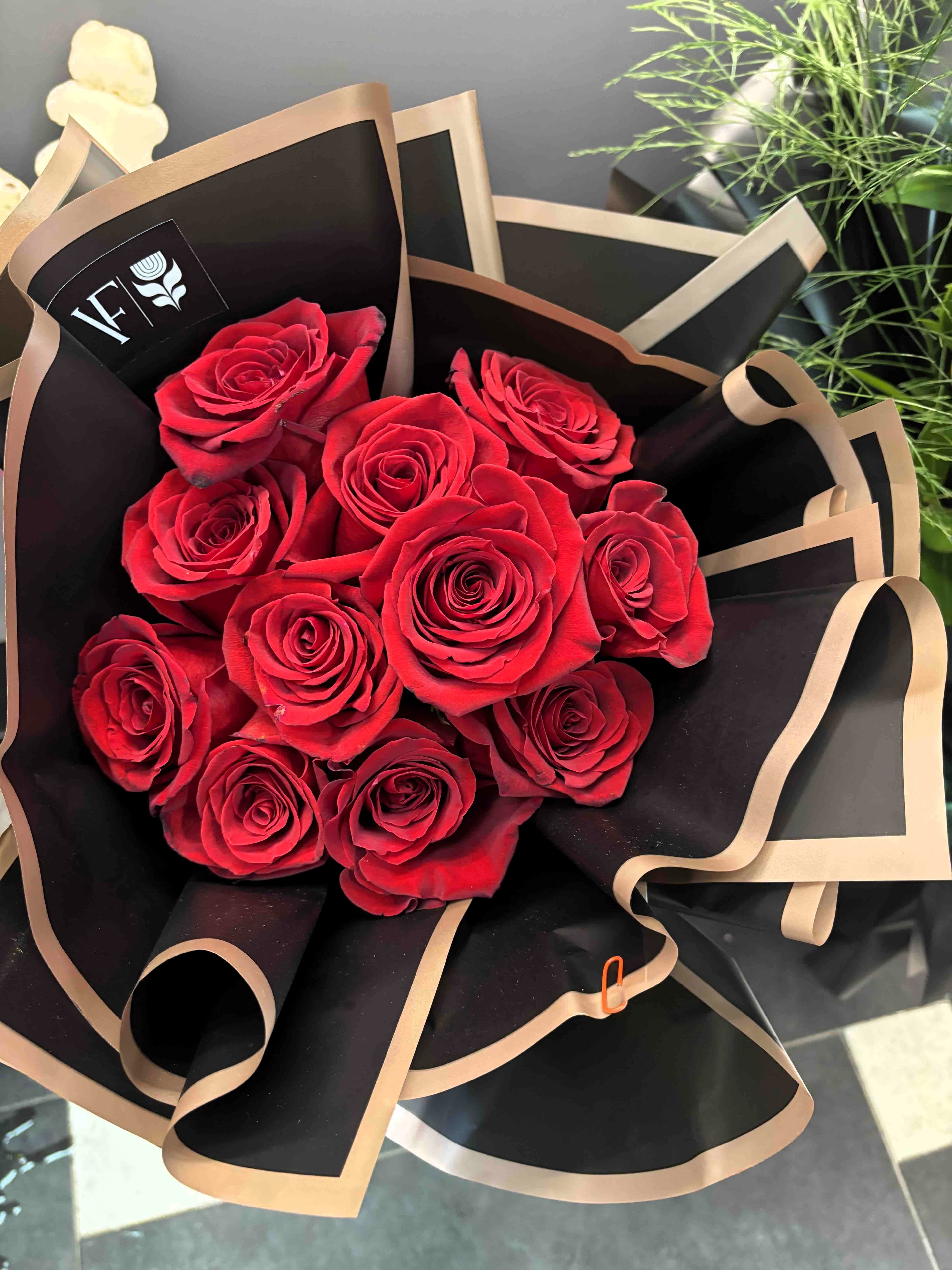 11 Црвени Рози - Image 1