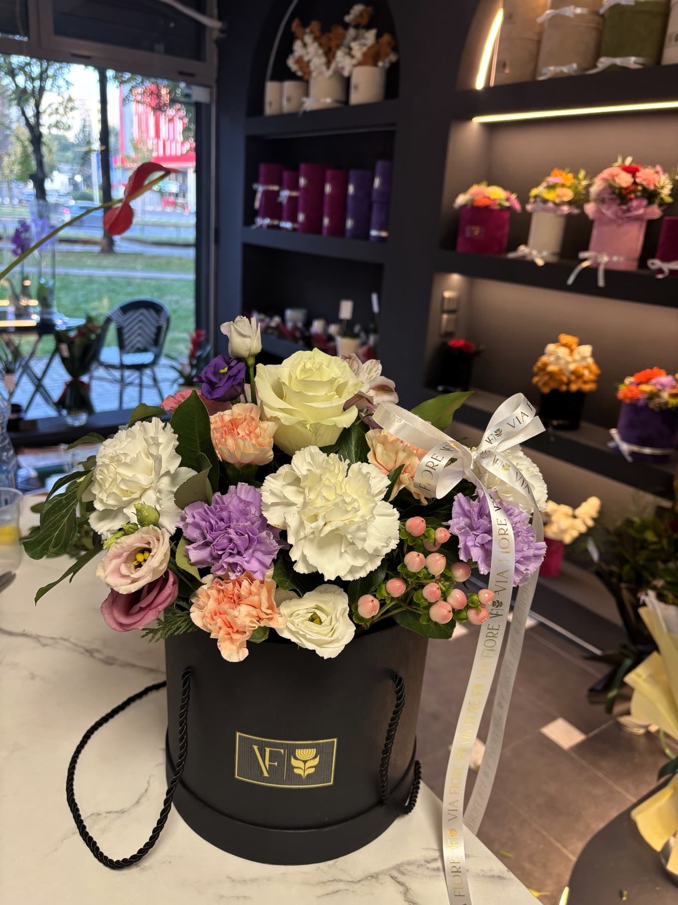 Елегантна пастелна цветна кутија