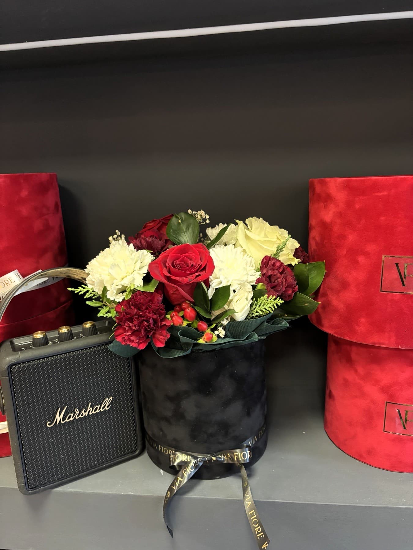 Класична љубов цветна кутија