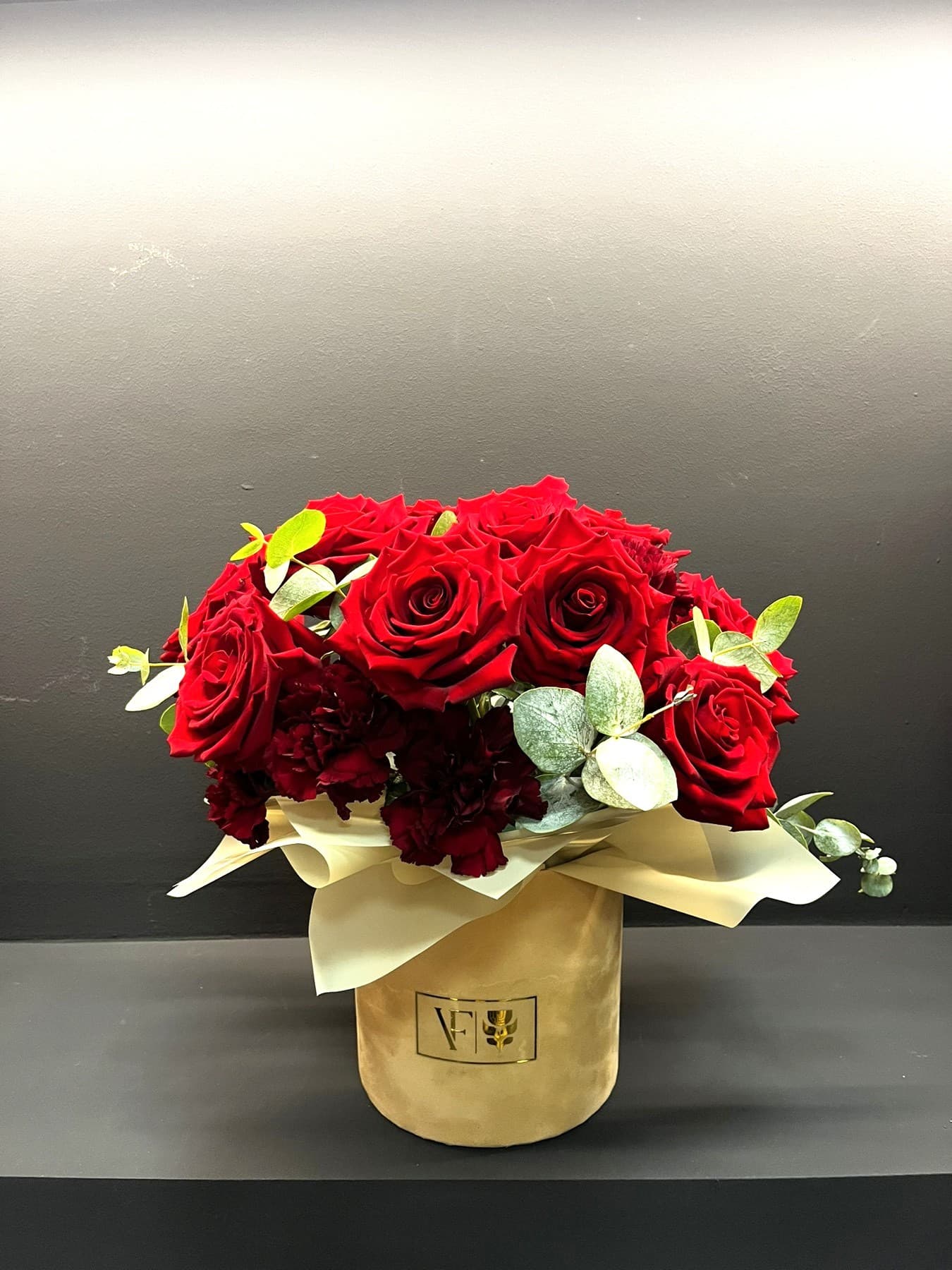 Вечна Љубов – Кутија со Рози