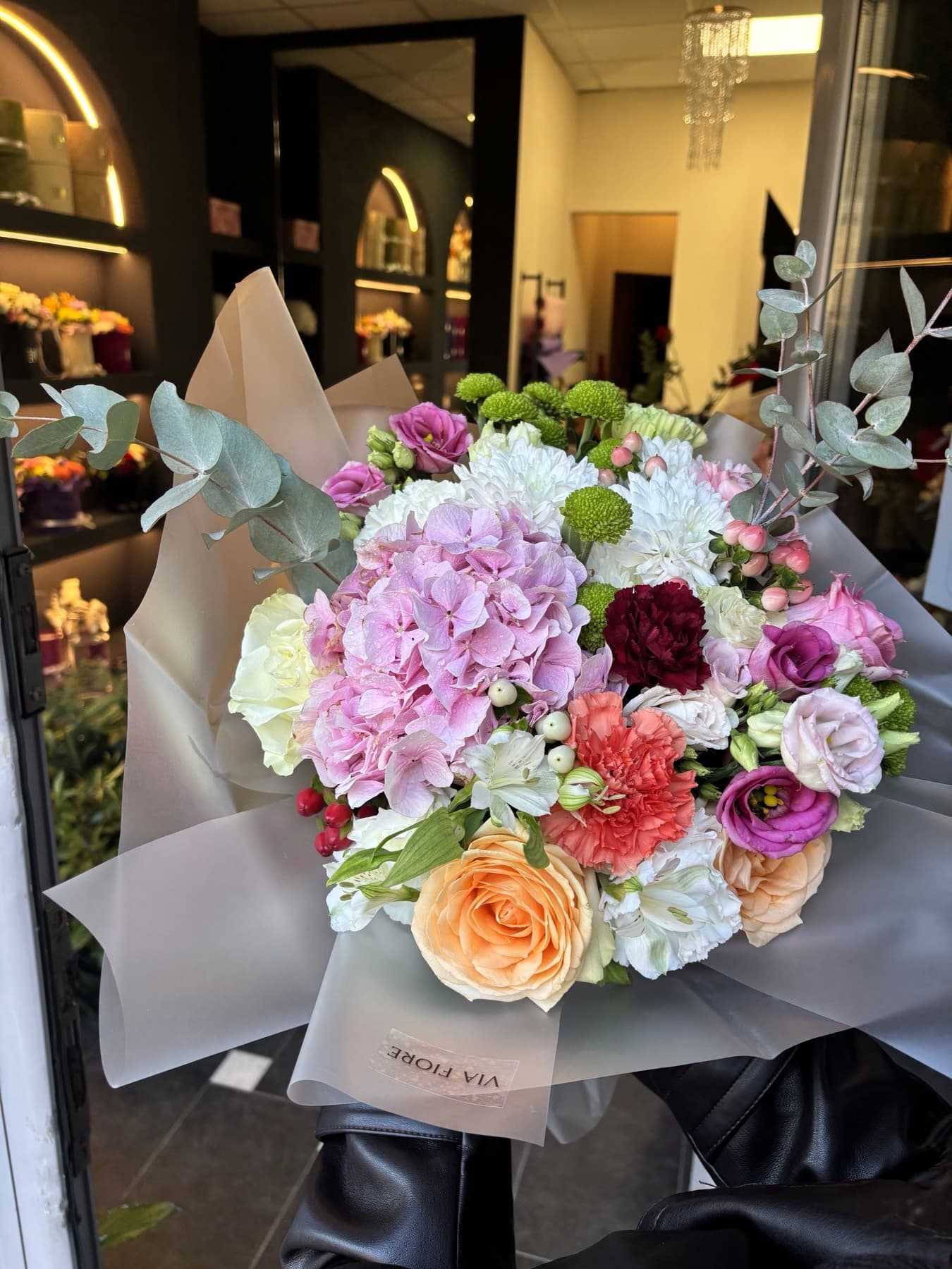 Шарен мешан цветен букет