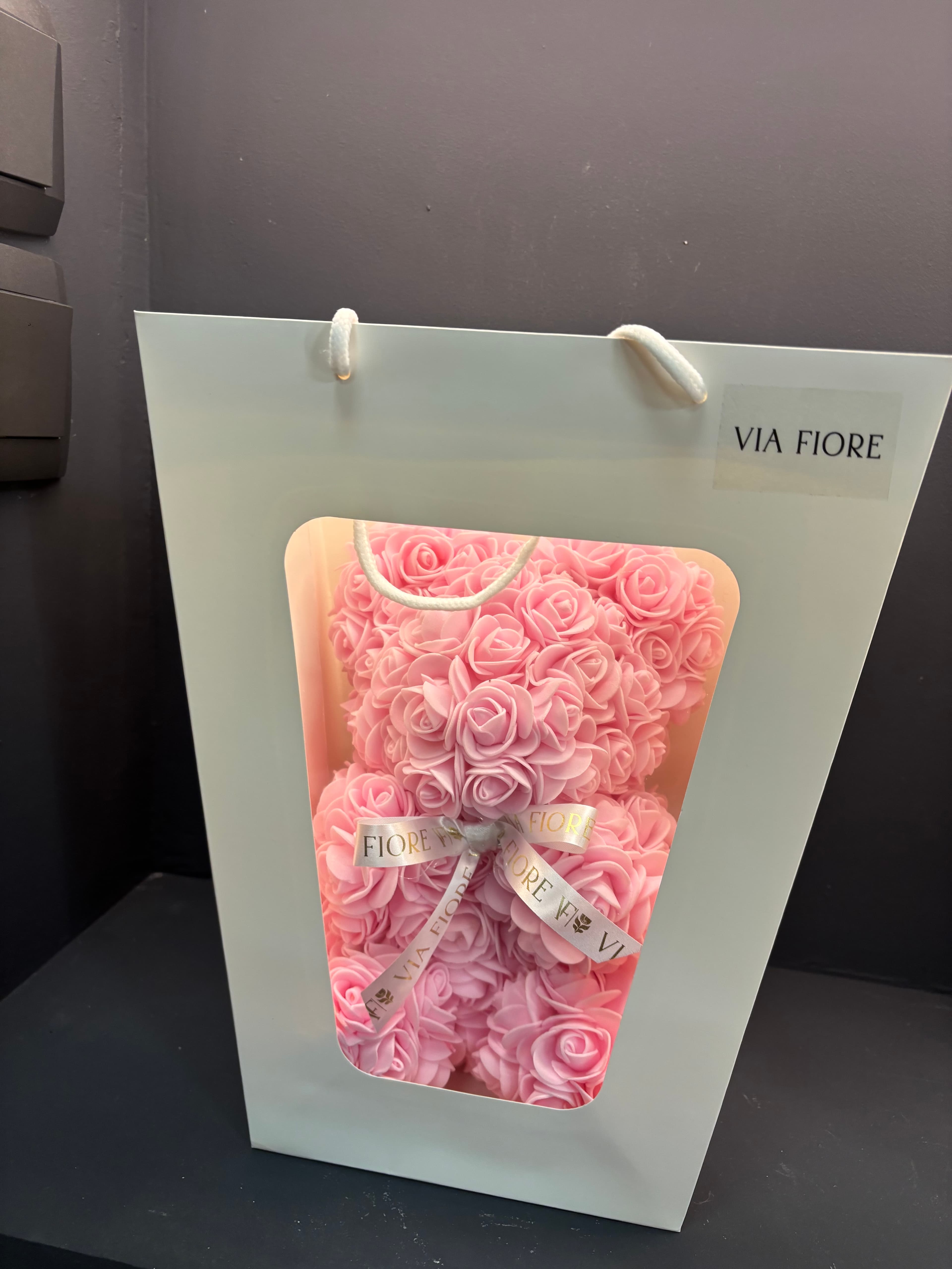 Мече од рози - светло розево