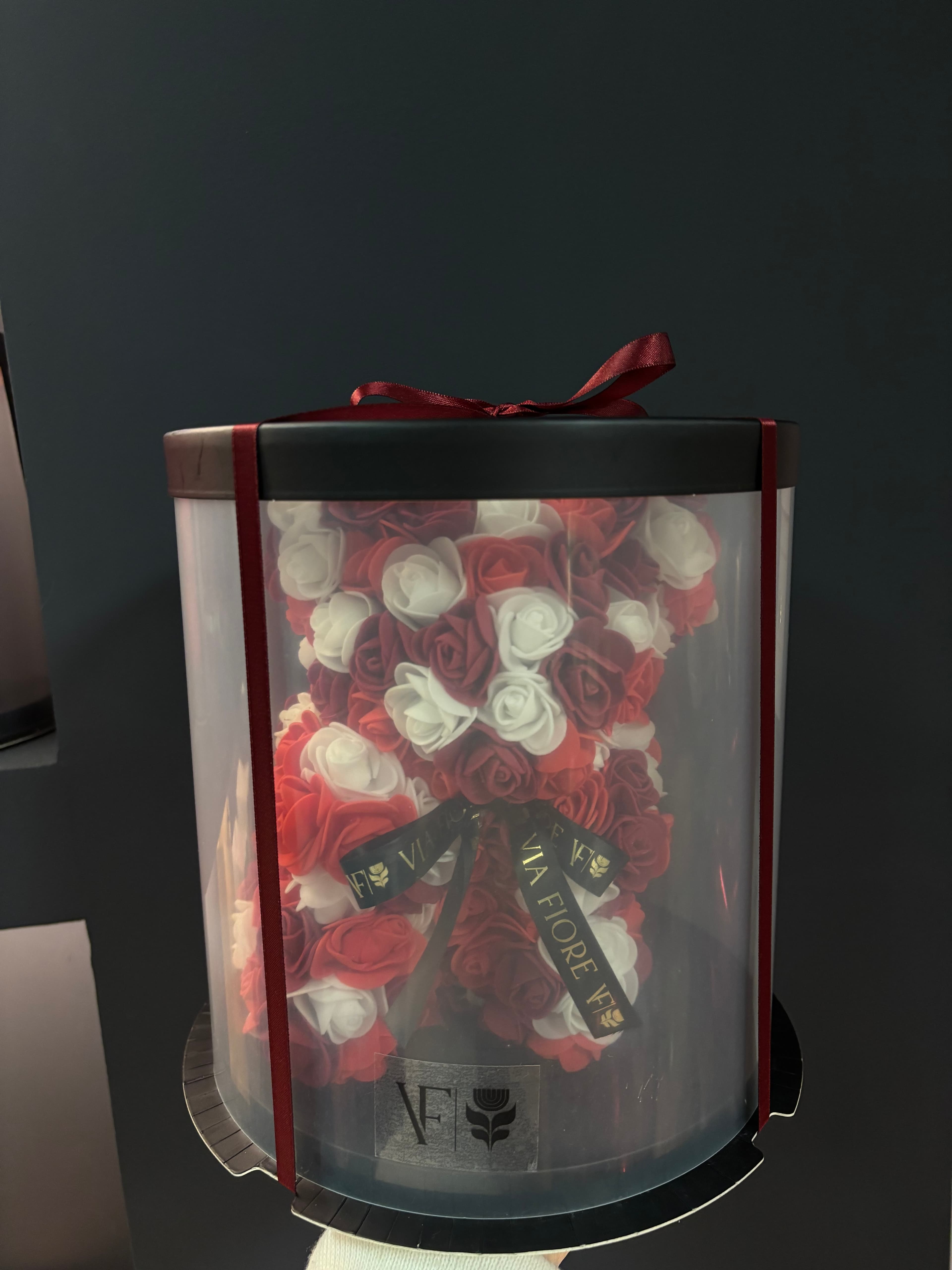 Мече од рози - црвено-бел микс