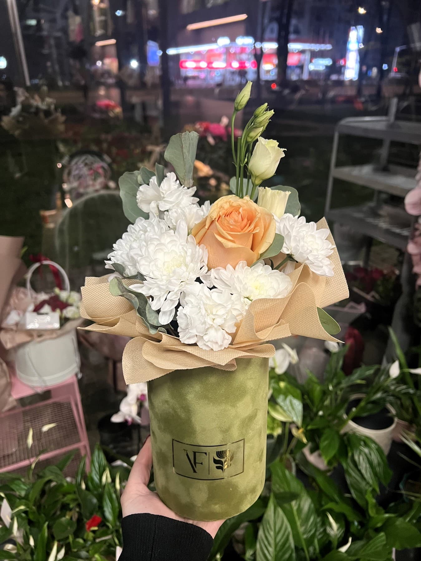 Кутија со цвеќе (зелена) - 8 Март