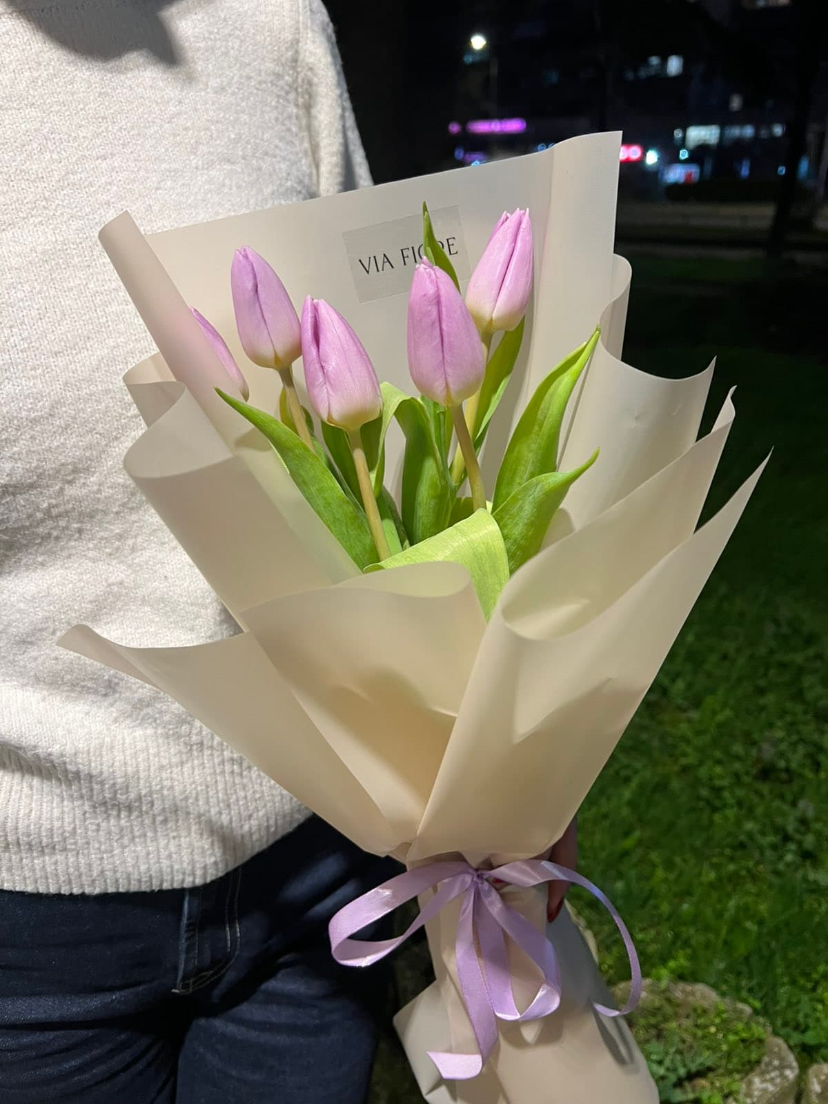 Букет со 5 лалиња