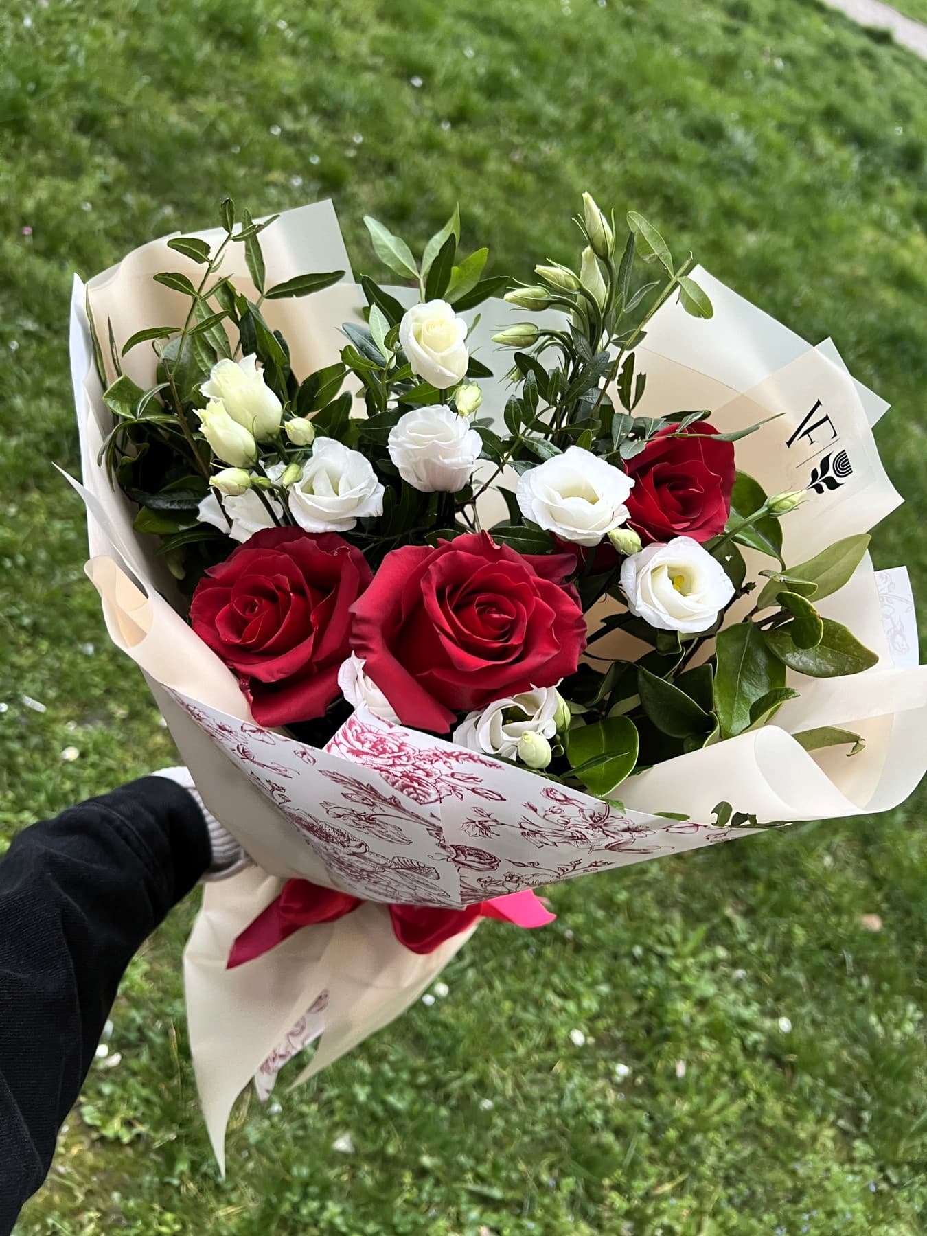 Црвено-бел микс