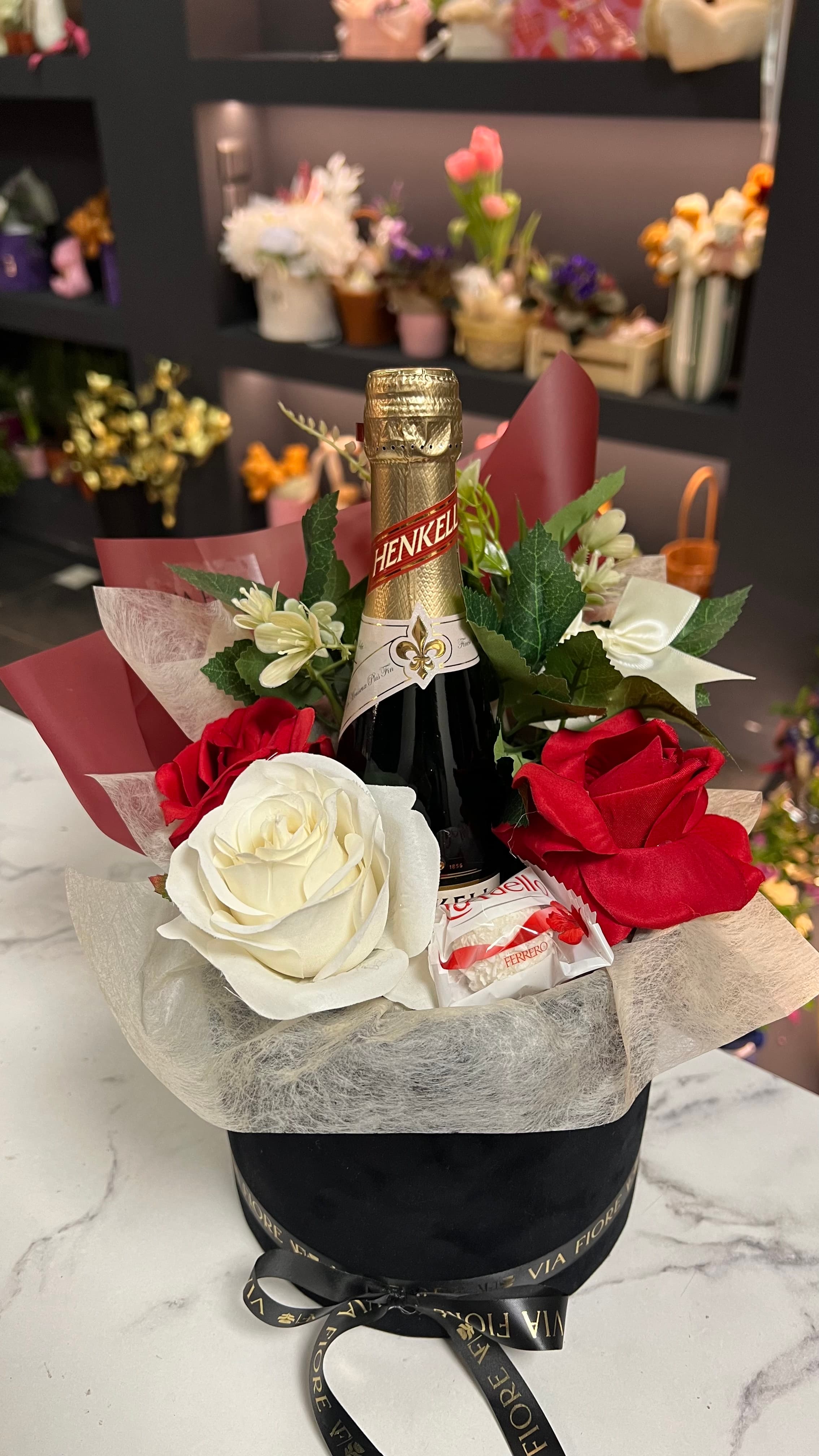Романтична кутија со рози и шампањ - Image 1